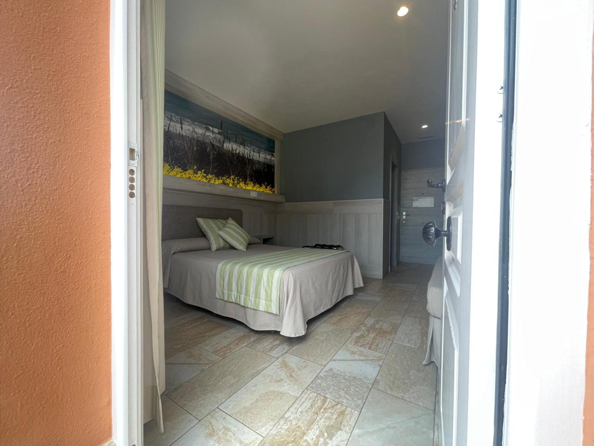 Hostal Noli Chiclana de la Frontera Esterno foto
