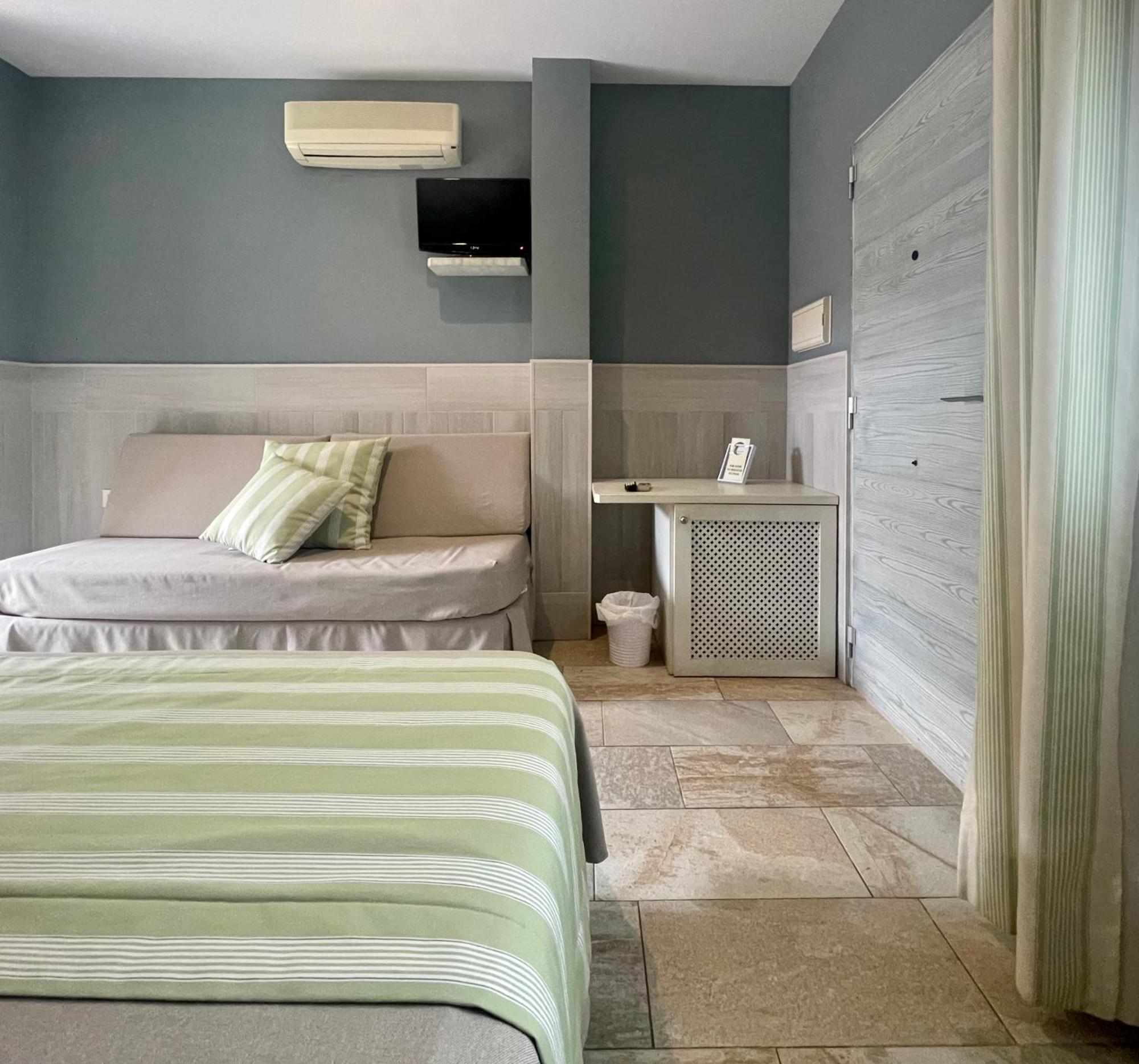 Hostal Noli Chiclana de la Frontera Esterno foto