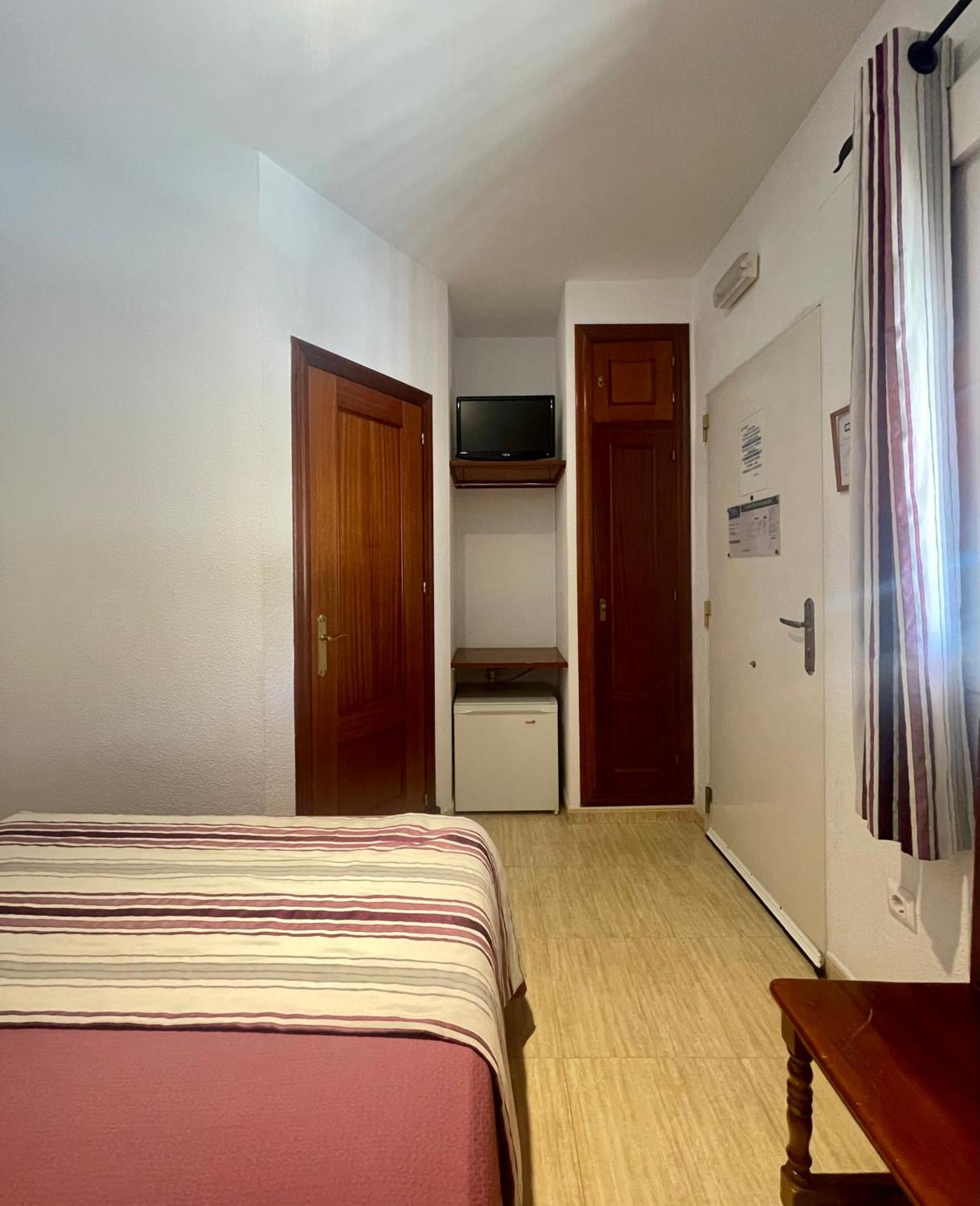 Hostal Noli Chiclana de la Frontera Esterno foto